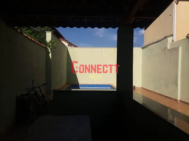 Casa com 282m² 3 quartos e 1 banheiro, à venda, no bairro Vila Tiberio em Ribeirão Preto