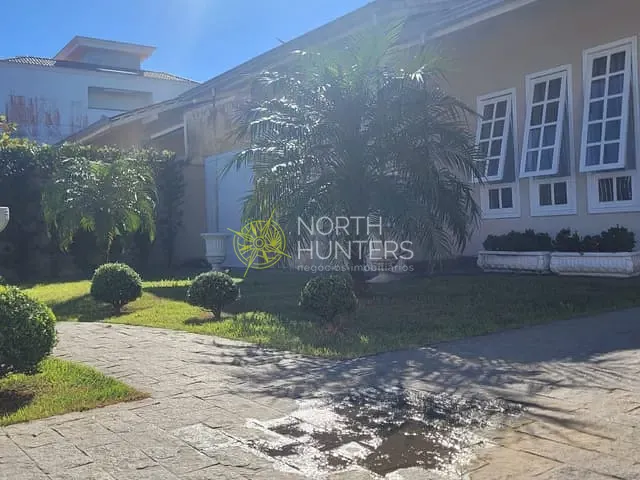 Casa com 283m² 6 quartos e 4 banheiros, à venda, no bairro Vila Nova em Joinville