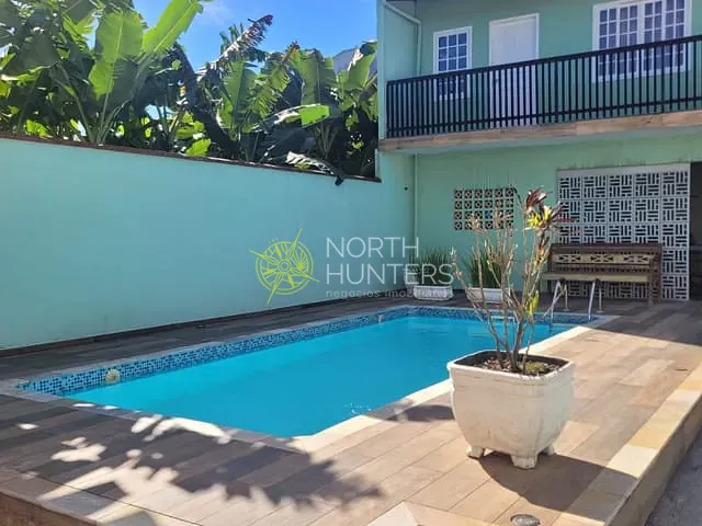 Casa com 283m² 6 quartos e 4 banheiros, à venda, no bairro Vila Nova em Joinville