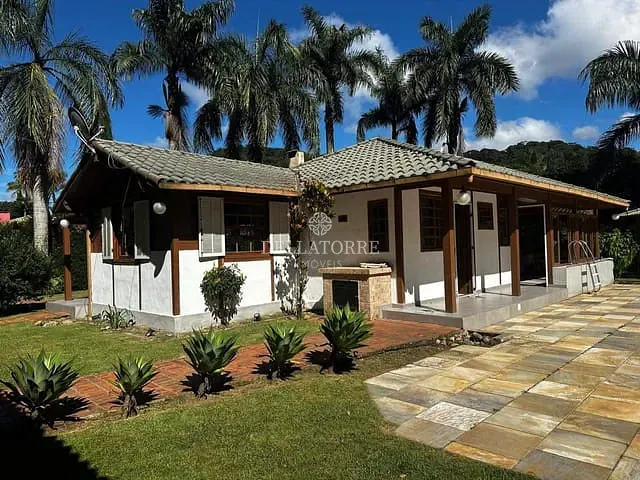 Casa 2 quartos e 2 banheiros, à venda, no bairro Albuquerque em Teresópolis