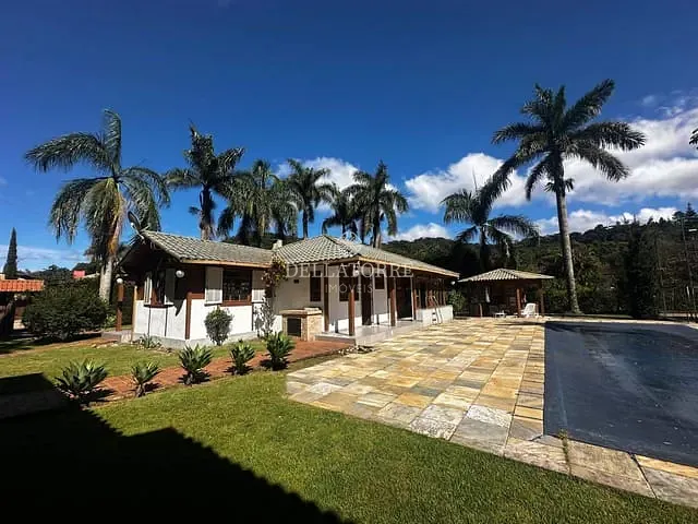 Casa 2 quartos e 2 banheiros, à venda, no bairro Albuquerque em Teresópolis