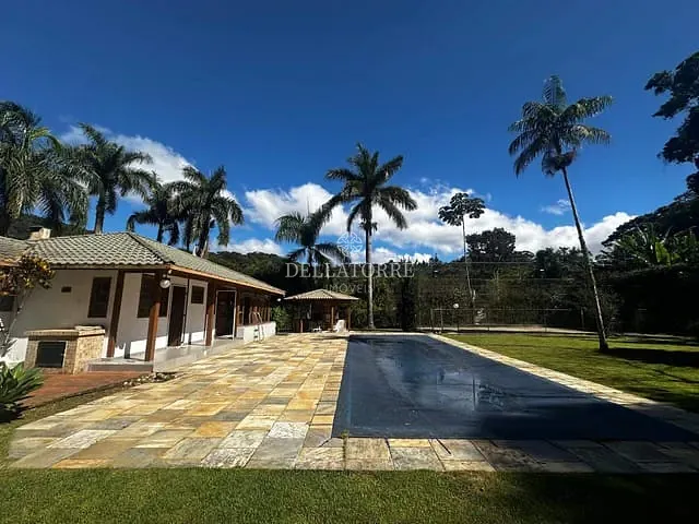 Casa 2 quartos e 2 banheiros, à venda, no bairro Albuquerque em Teresópolis