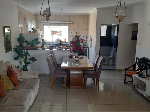 Casa com 205m² 4 quartos e 2 banheiros, à venda, no bairro Residencial Mombaça em Pindamonhangaba