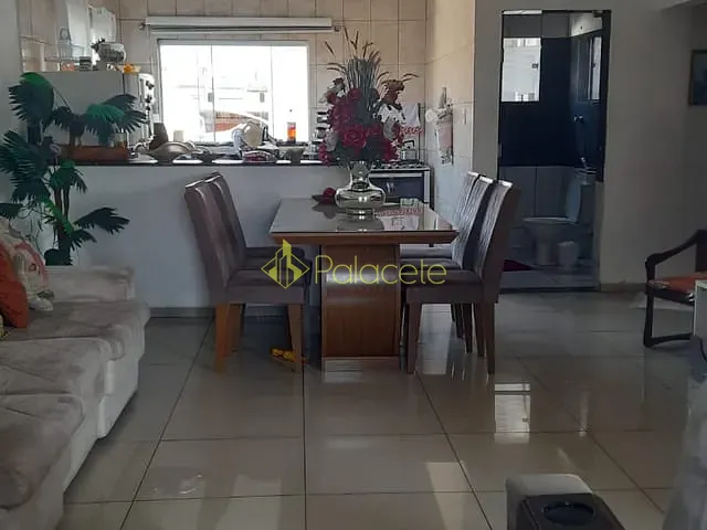 Casa com 205m² 4 quartos e 2 banheiros, à venda, no bairro Residencial Mombaça em Pindamonhangaba