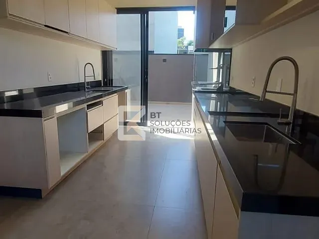Casa com 225m² 4 quartos e 4 banheiros, à venda, no bairro Colinas de Indaiatuba em Indaiatuba