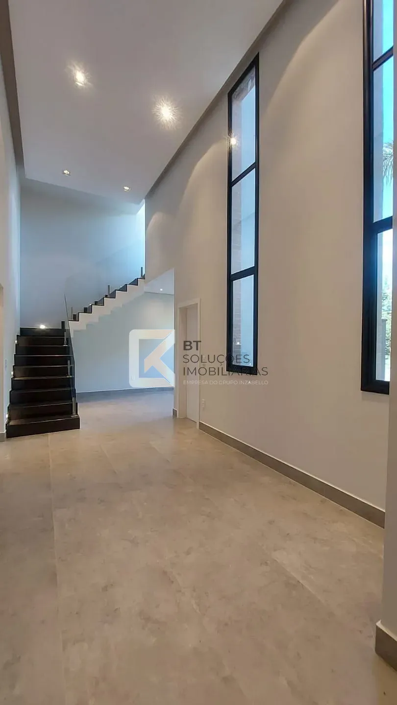 Casa, 4 quartos, 245 m² - Foto 1