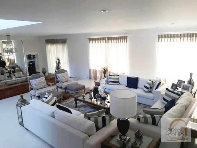 Casa com 1415m² 4 quartos e 6 banheiros, à venda, no bairro Jardim Flamboyant-B em Atibaia