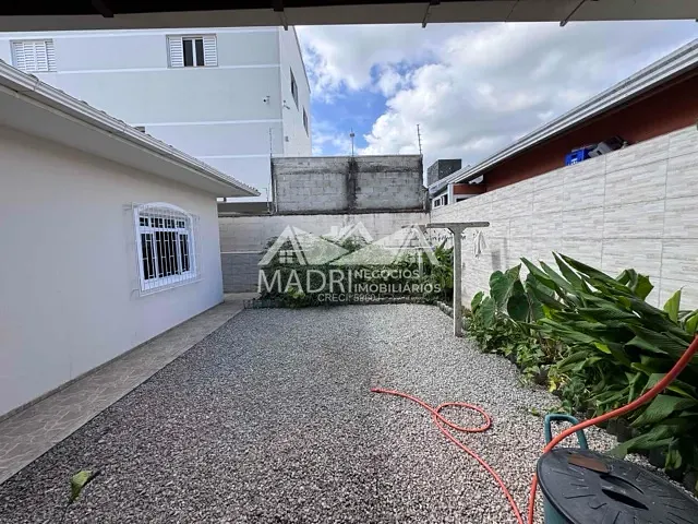 Casa com 300m² 3 quartos e 3 banheiros, à venda, no bairro Ponte do Imaruim em Palhoça
