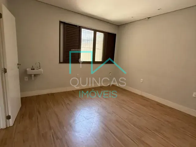 Casa com 250m² 8 quartos e 3 banheiros, para alugar, no bairro Vila Virgínia em Jundiaí