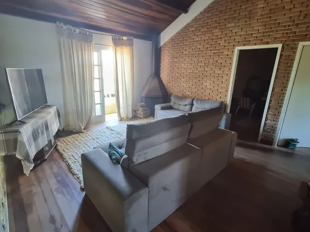 Casa 4 quartos e 3 banheiros, à venda, no bairro Laranjal em Pelotas