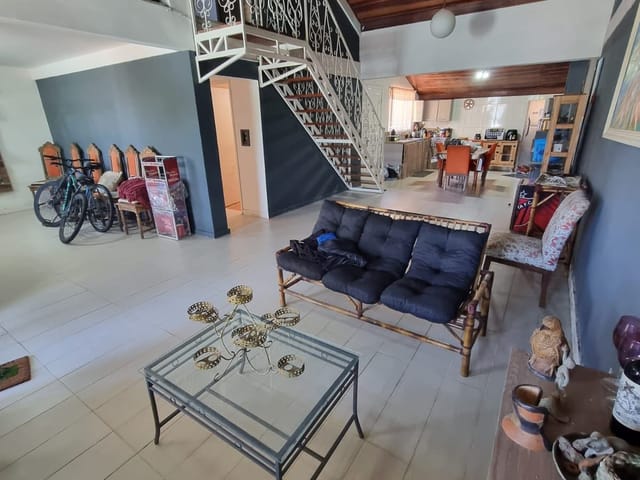 Casa 4 quartos e 3 banheiros, à venda, no bairro Laranjal em Pelotas
