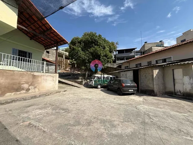 Casa com 621m² 4 quartos e 1 banheiro, à venda, no bairro Jardim Alvorada em Belo Horizonte