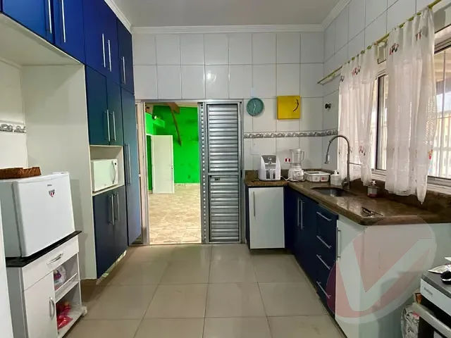 Casa com 357m² 3 quartos e 2 banheiros, à venda, no bairro Solemar em Praia Grande