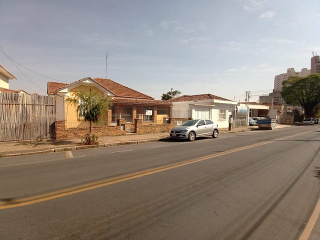 Casa com 405m² 3 quartos e 2 banheiros, à venda, no bairro Centro em São João da Boa Vista