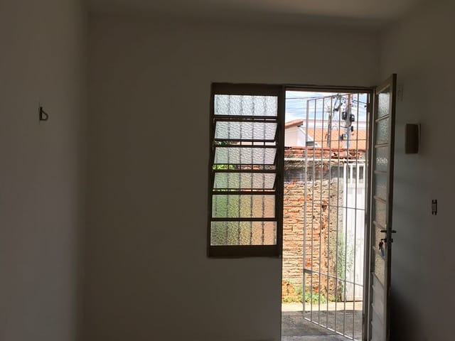 Casa com 180m² 2 quartos e 2 banheiros, à venda, no bairro Conjunto Residencial Parque São Bento em Campinas