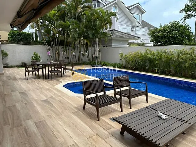 Casa com 600m² 4 quartos e 6 banheiros, para alugar, no bairro Jurerê Internacional em Florianópolis
