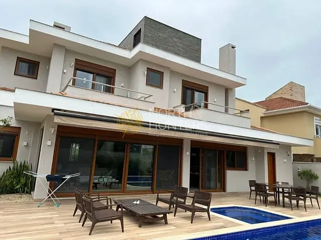 Casa com 600m² 4 quartos e 6 banheiros, para alugar, no bairro Jurerê Internacional em Florianópolis