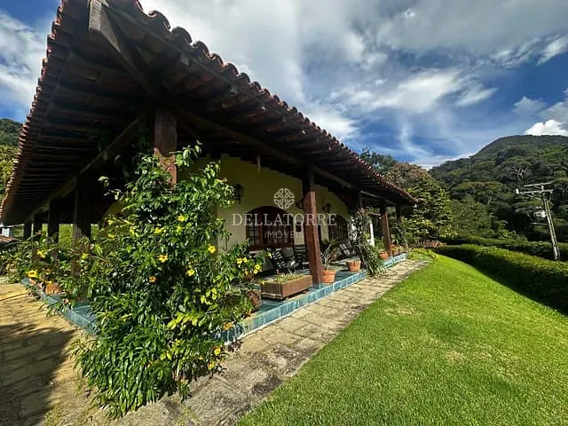 Casa com 3060m² 3 quartos e 4 banheiros, à venda, no bairro Fazenda Boa Fé em Teresópolis