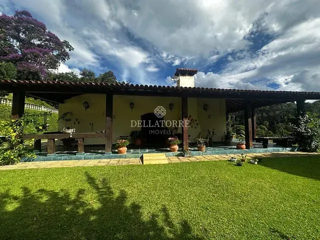 Casa com 3060m² 3 quartos e 4 banheiros, à venda, no bairro Fazenda Boa Fé em Teresópolis