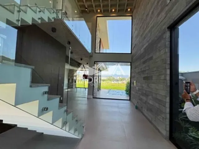 Casa com 300m² 3 quartos e 5 banheiros, à venda, no bairro Pedra Branca em Palhoça