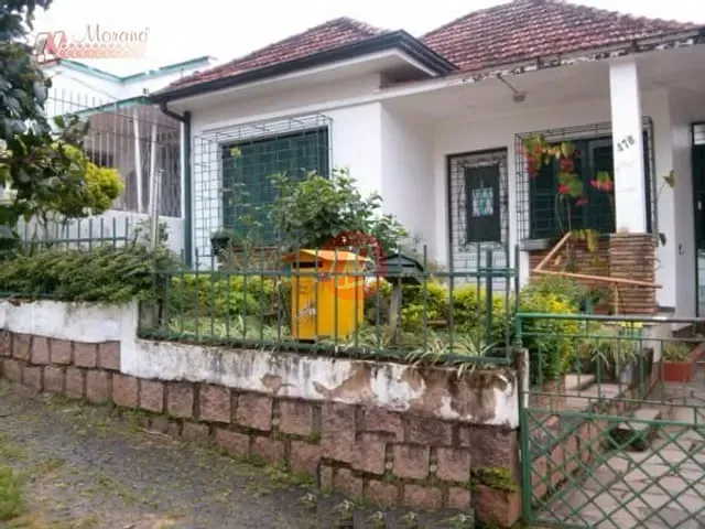 Casa com 300m² 3 quartos e 2 banheiros, à venda, no bairro Medianeira em Porto Alegre