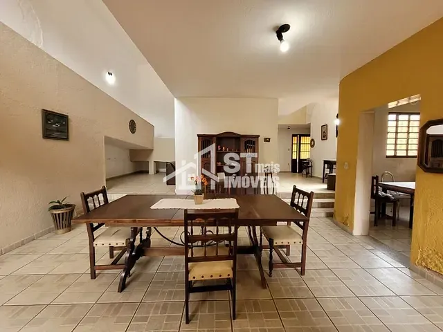 Casa com 710m² 4 quartos e 3 banheiros, à venda, no bairro Vila Mosconi em Andradas