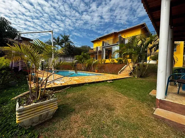 Casa com 1000m² 3 quartos e 5 banheiros, à venda, no bairro Batatuba em Piracaia