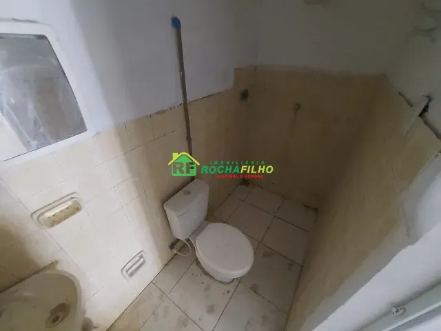 Casa com 274m² 4 quartos e 1 banheiro, para alugar, no bairro Vermelha em Teresina