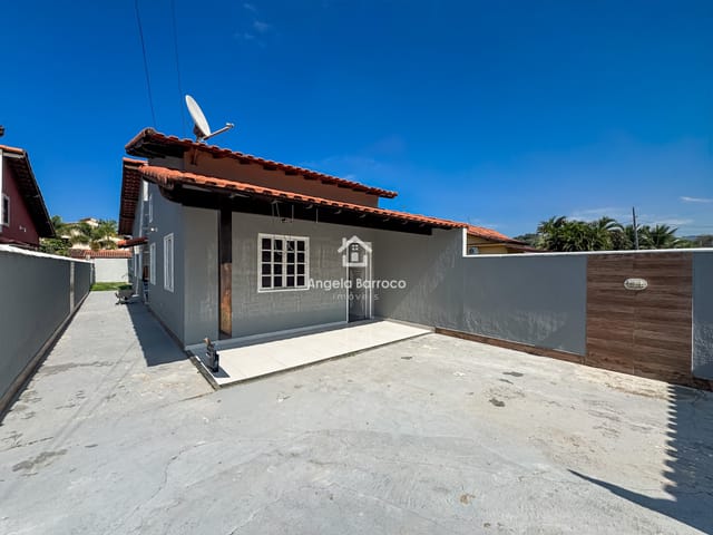 Casa com 240m² 2 quartos e 3 banheiros, para alugar, no bairro Jardim Atlântico Central (Itaipuaçu) em Maricá