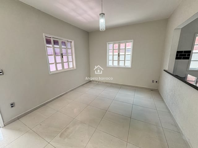 Casa com 240m² 2 quartos e 3 banheiros, para alugar, no bairro Jardim Atlântico Central (Itaipuaçu) em Maricá