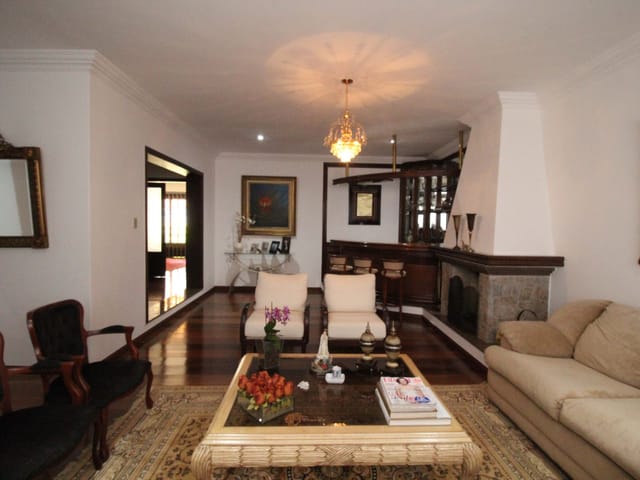 Casa com 1230m² 5 quartos e 4 banheiros, à venda, no bairro Estrela em Ponta Grossa