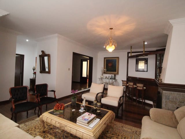 Casa com 1230m² 5 quartos e 4 banheiros, à venda, no bairro Estrela em Ponta Grossa