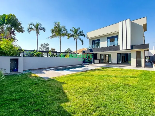 Casa com 582m² 4 quartos e 4 banheiros, à venda, no bairro Urbanova em São José dos Campos