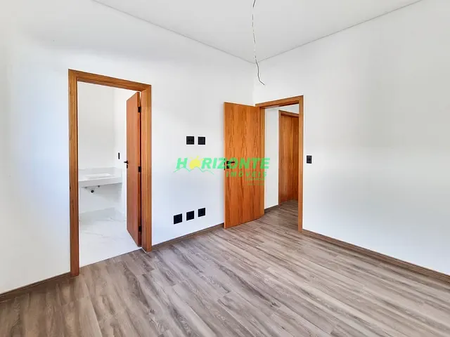 Casa com 582m² 4 quartos e 4 banheiros, à venda, no bairro Urbanova em São José dos Campos