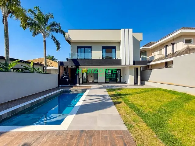 Casa com 582m² 4 quartos e 4 banheiros, à venda, no bairro Urbanova em São José dos Campos