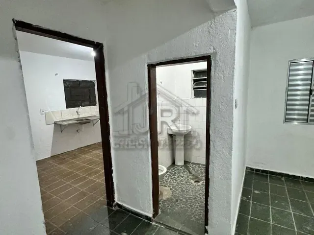 Casa com 40m² 1 quarto e 1 banheiro, para alugar, no bairro Jardim Zaira em Mauá