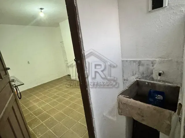 Casa com 40m² 1 quarto e 1 banheiro, para alugar, no bairro Jardim Zaira em Mauá