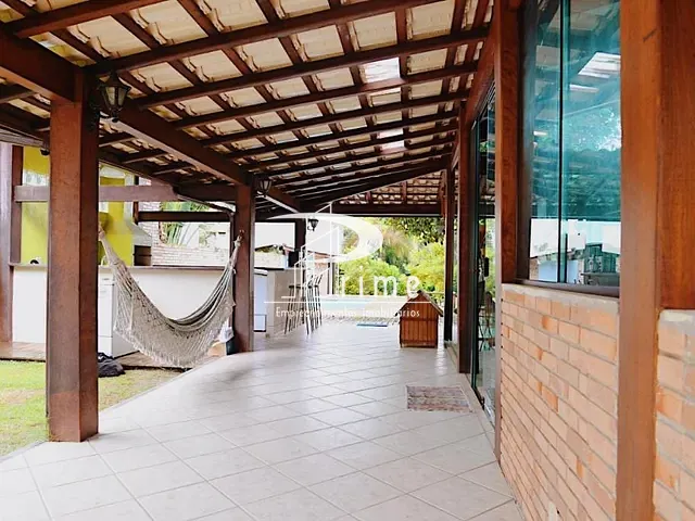 Casa com 630m² 4 quartos e 3 banheiros, à venda, no bairro Itaipu em Niterói