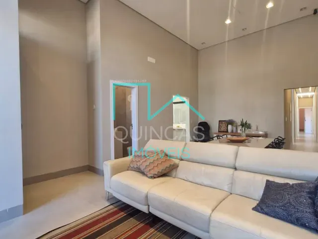 Casa com 300m² 4 quartos e 3 banheiros, à venda, no bairro Medeiros em Jundiaí