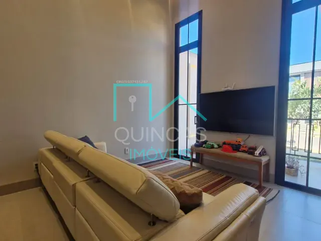 Casa com 300m² 4 quartos e 3 banheiros, à venda, no bairro Medeiros em Jundiaí
