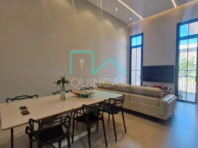 Casa com 300m² 4 quartos e 3 banheiros, à venda, no bairro Medeiros em Jundiaí