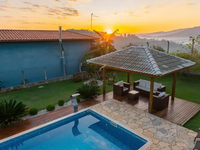 Casa com 1000m² 3 quartos e 5 banheiros, à venda, no bairro Batatuba em Piracaia