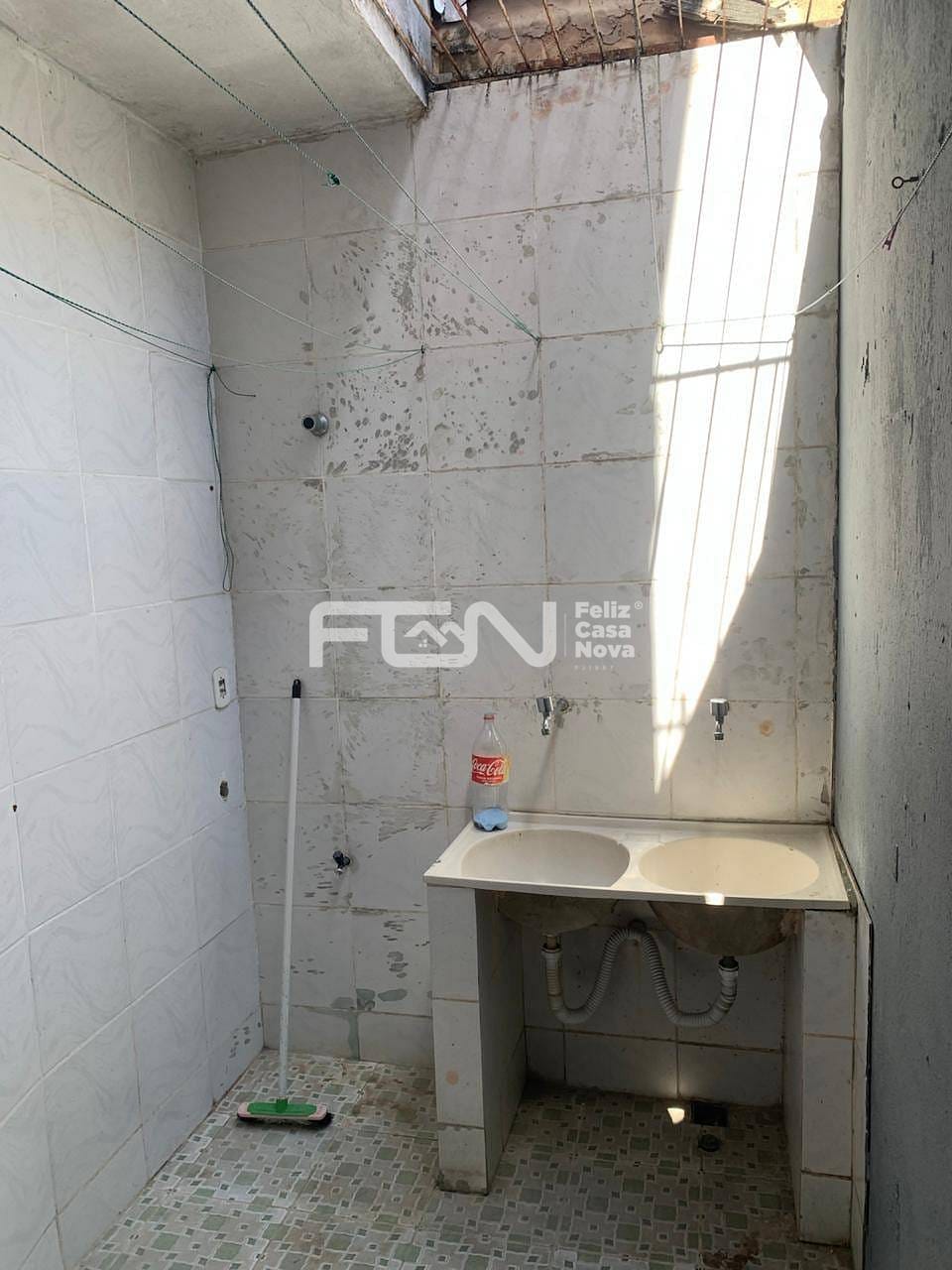 Casa à venda com 3 quartos, 59m² - Foto 11