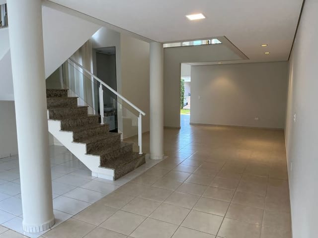 Casa com 570m² 3 quartos e 5 banheiros, para alugar, no bairro Nova Esperança em Londrina