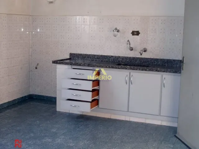 Casa com 270m² 4 quartos e 2 banheiros, à venda, no bairro Vila Teixeira em Salto
