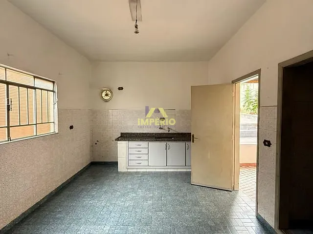 Casa com 270m² 4 quartos e 2 banheiros, à venda, no bairro Vila Teixeira em Salto