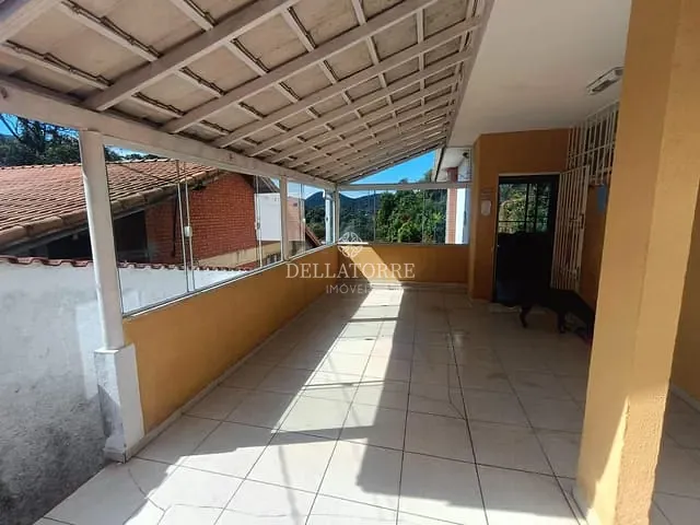 Casa com 458m² 4 quartos e 3 banheiros, à venda, no bairro Parque do Ingá em Teresópolis