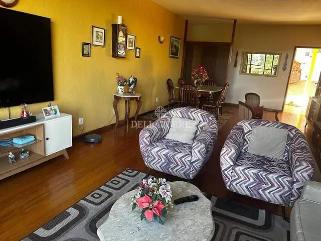 Casa com 458m² 4 quartos e 3 banheiros, à venda, no bairro Parque do Ingá em Teresópolis