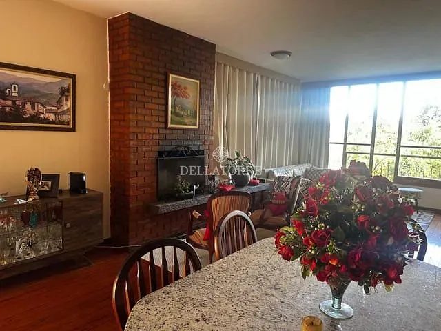 Casa com 458m² 4 quartos e 3 banheiros, à venda, no bairro Parque do Ingá em Teresópolis