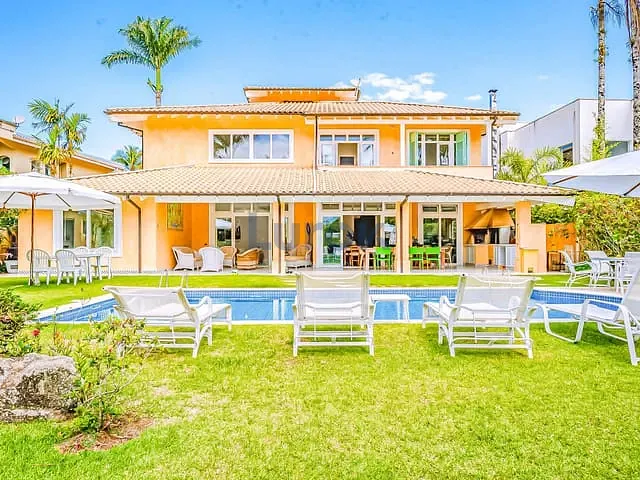 Casa com 1052m² 5 quartos e 6 banheiros, à venda, no bairro Tabatinga em Caraguatatuba